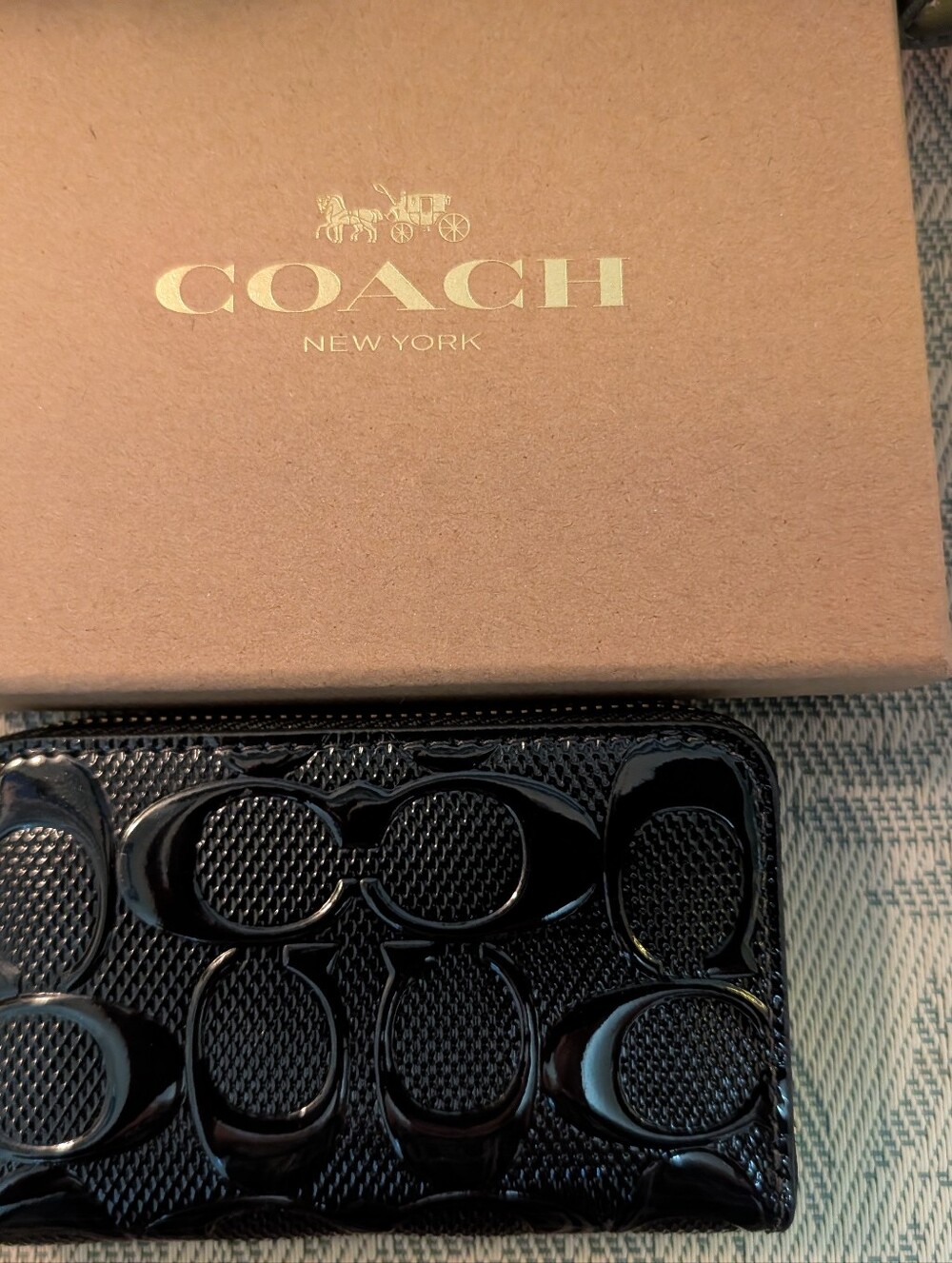 Sold Out Sold Coach Essential Zip In Pearlized Patent Leather Boxed - Picture 8 of 12